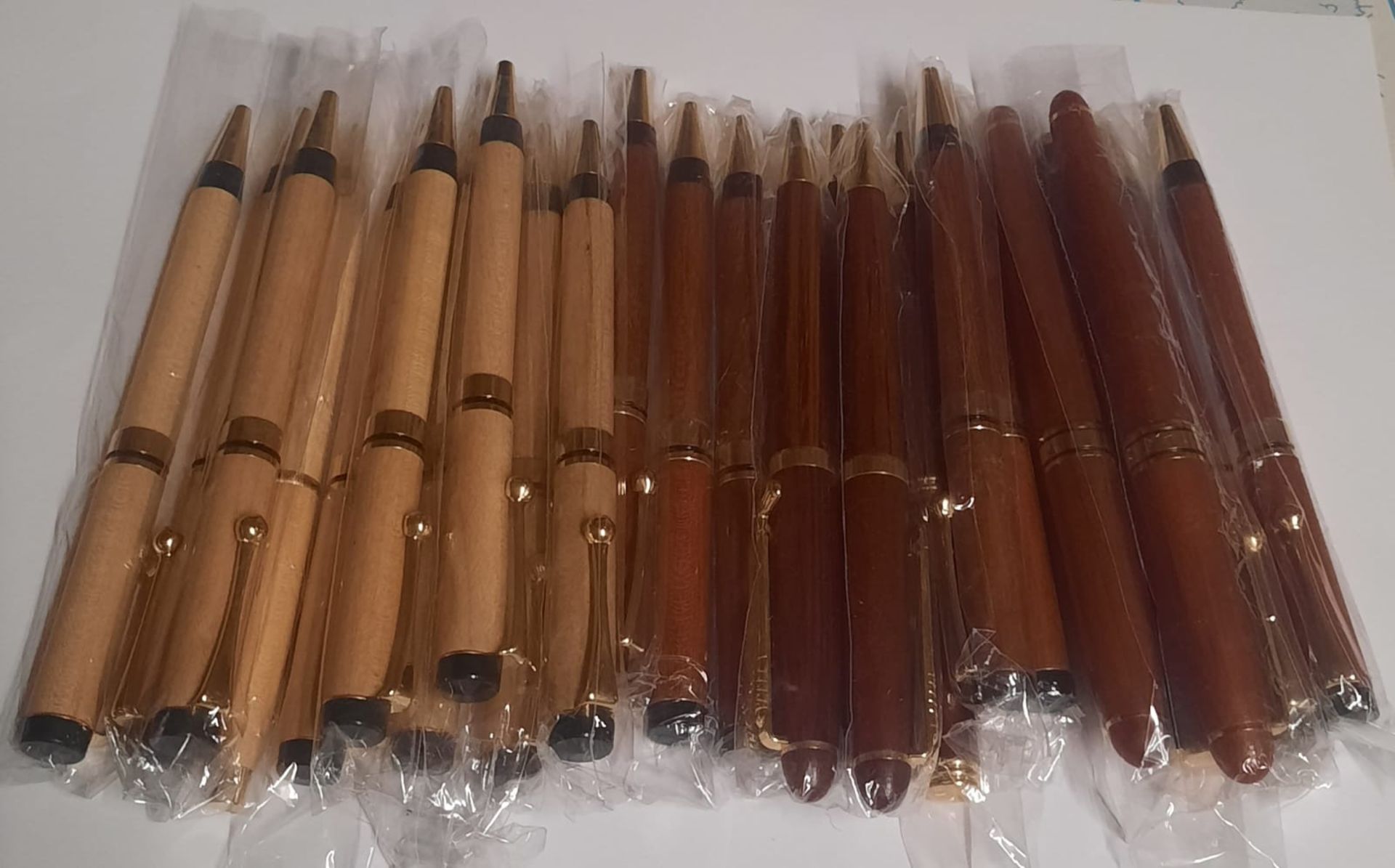 X 20 BRAND NEW LUXURY BAMBOO & METAL VARIOUS BALL PENS SEE IMAGES - SALEROOM AT THE BOTTOM OF - Image 3 of 3