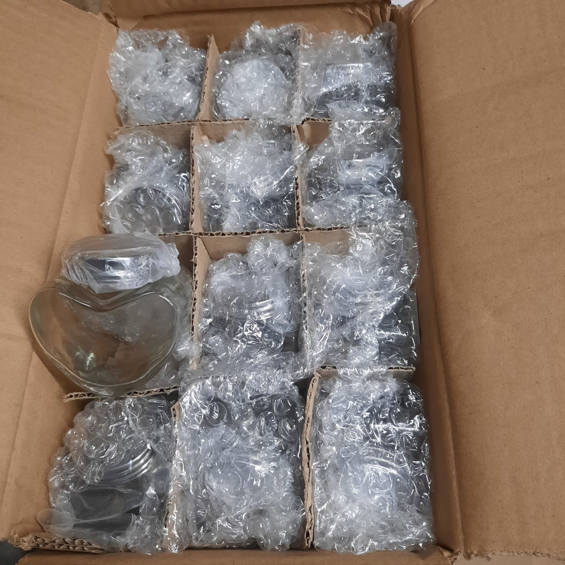 X 3 BOXES OF BRAND NEW X 30 BAMBO TEA LIGHTS, X 17 WINE STOPPER, & X 24 CLEAR BOTTLES WITH LIDS - - Image 4 of 4