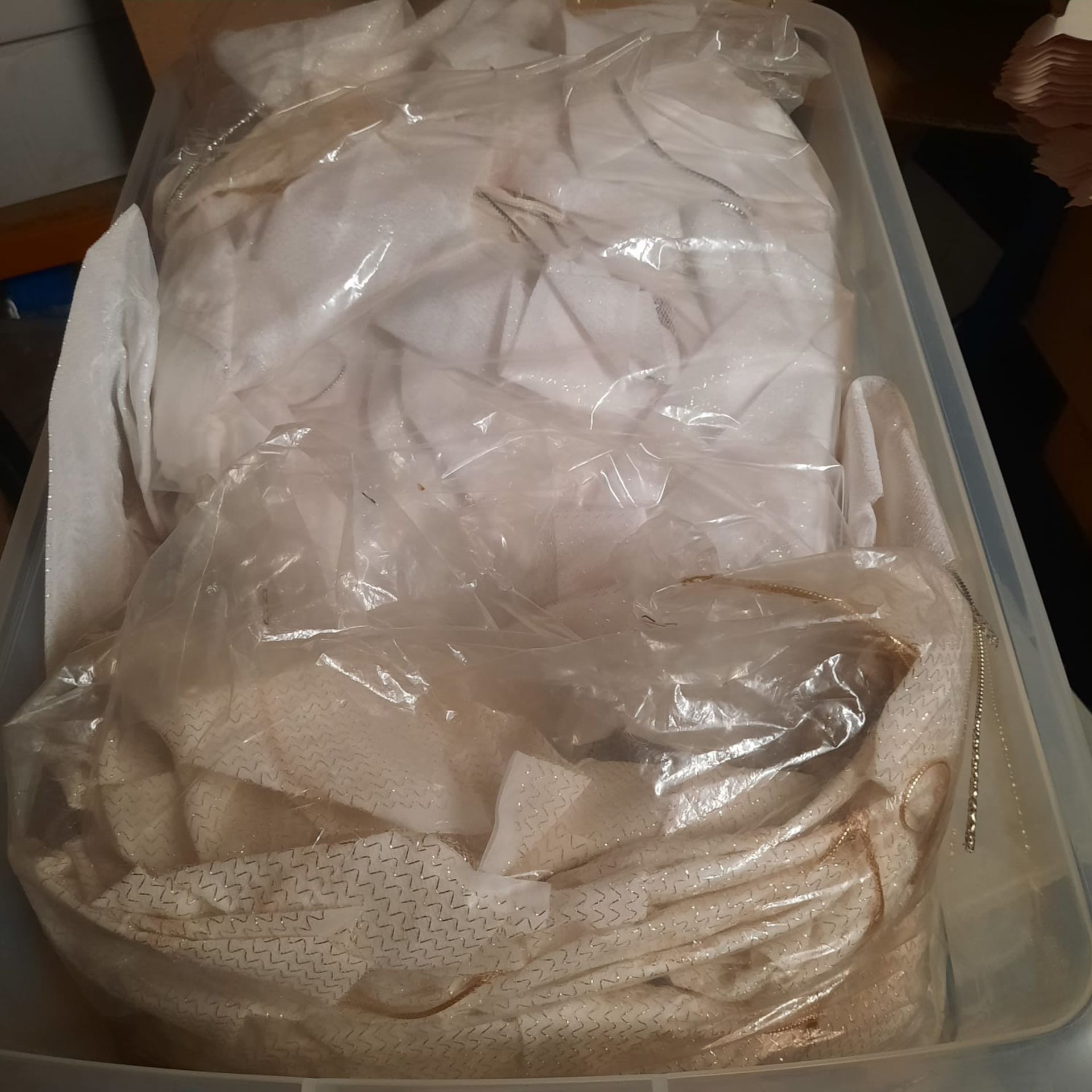 SEE IMAGE. LARGE QUANTITY OF ORGANZA BAGS, THE CRATE IS NOT INCLUIDED - SALEROOM ON TOP OF RACK ( - Image 2 of 2