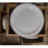 X 25 DINNER PLATES IDEAL FOR ANY KITCHEN, RESTAURANT OR EVENTS - SALEROOM ON RACK (D3).