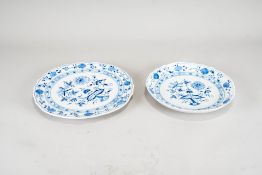 2 Teller. Meissen Zwiebelmuster