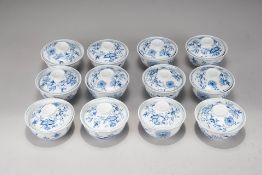 12 Schalen mit Deckel Meissen - Zwiebelmuster