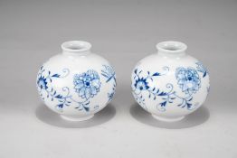 2 kleine Vasen Meissen 1. Wahl - Zwiebelmuster