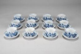 12 Meissen Mokkatassen und Untertassen - Zwiebelmuster