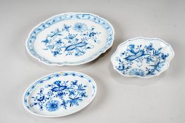 3 Schalen / Teller Meissen Zwiebelmuster