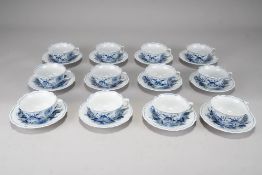 12 Meissen Teetassen und Untertassen - Zwiebelmuster