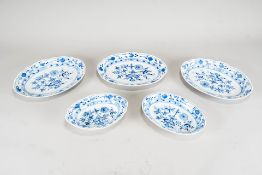 5 Servierplatten. Meissen Zwiebelmuster