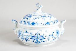 Terrine mit Deckel. Meissen Zwiebelmuster