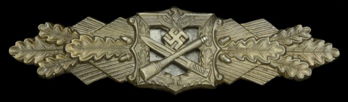 A Wehrmacht Close Combat Clasp in Bronze, by Hymmen and Co., Ludenscheid. A very good quali...