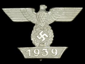 A 1939 Clasp to the Iron Cross First Class 1914. A rare 1st Pattern example, with scalloped...