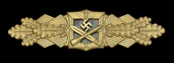 A Wehrmacht Close Combat Clasp in Gold. An extremely rare example of exceptional quality. A...