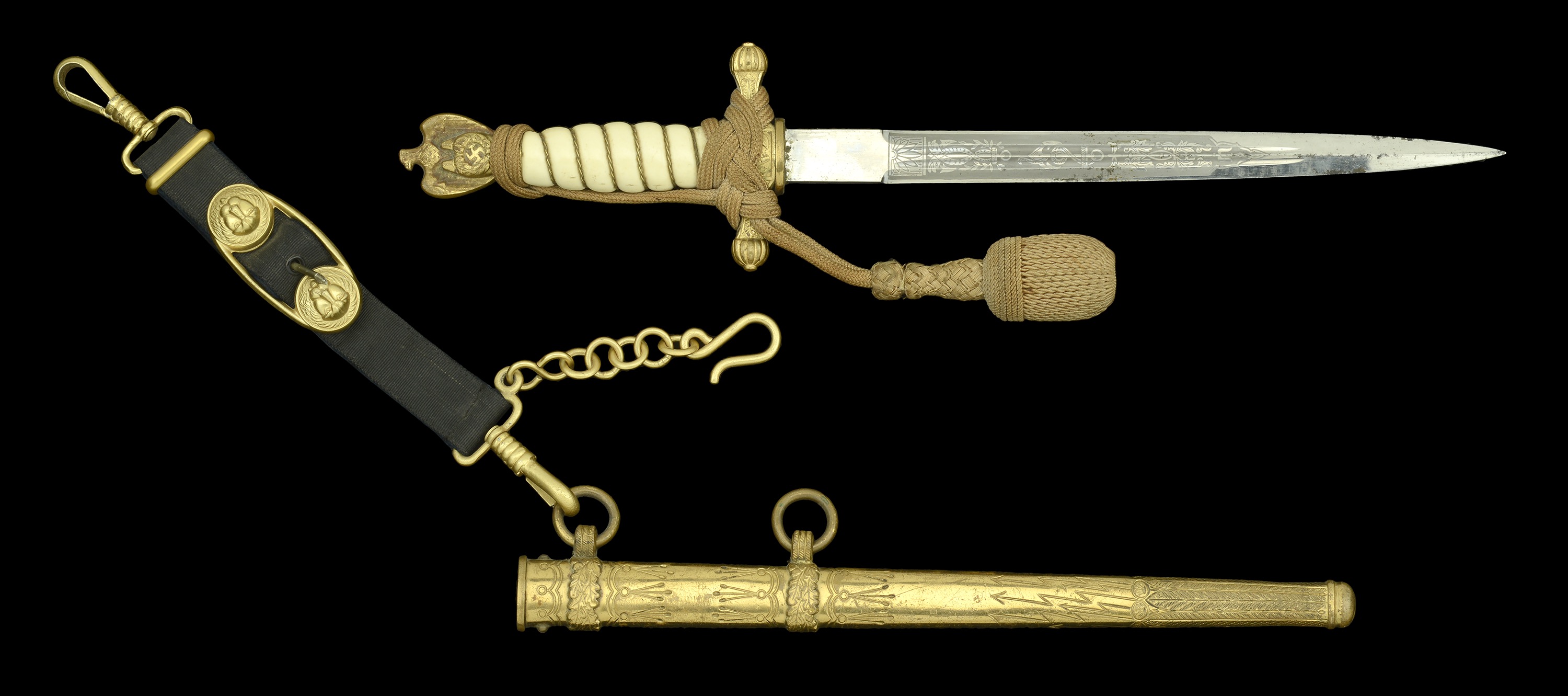 A German Second World War Kriegsmarine Officer's Dagger. An excellent blade by Eickhorn, al...