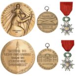 USA, University of Missouri, School of Journalism, Honor Award, 1975, a light bronze medal b...