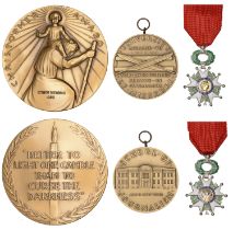 USA, University of Missouri, School of Journalism, Honor Award, 1975, a light bronze medal b...