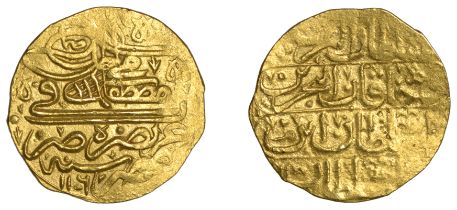 Mustafa II, Ashrafi, Misr 1106h, mim, 3.47g/8h (OC 22-020; ICV 3253). Slightly bent, very fi...