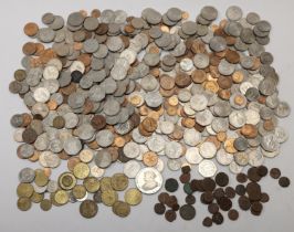 Elizabeth II, Decimal coinage, a large quantity; together with assorted other coins, tokens,...