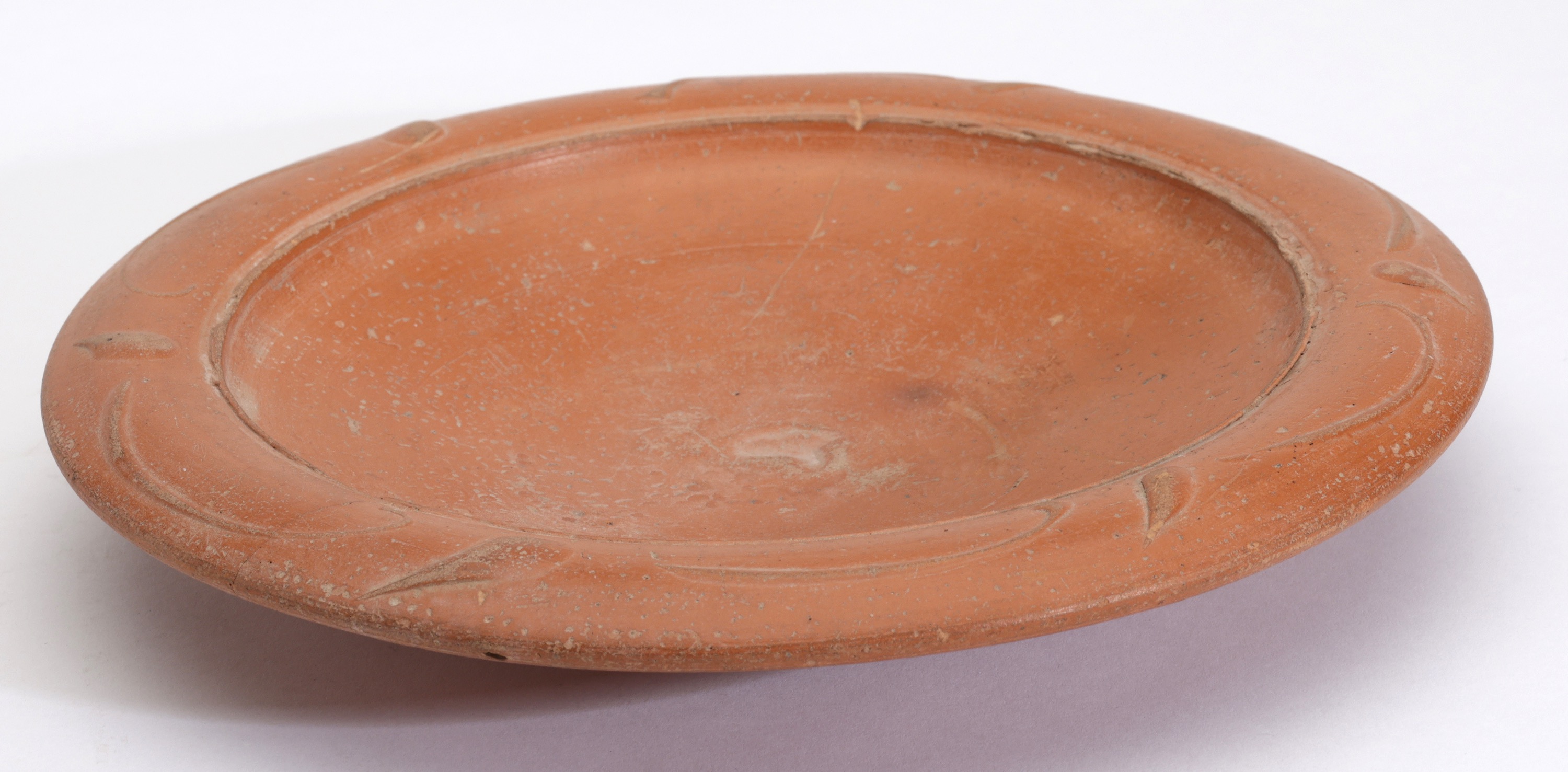 Roman, 4th century, North African Arretine red ware bowl, small foot, overhanging rim with... - Image 2 of 3