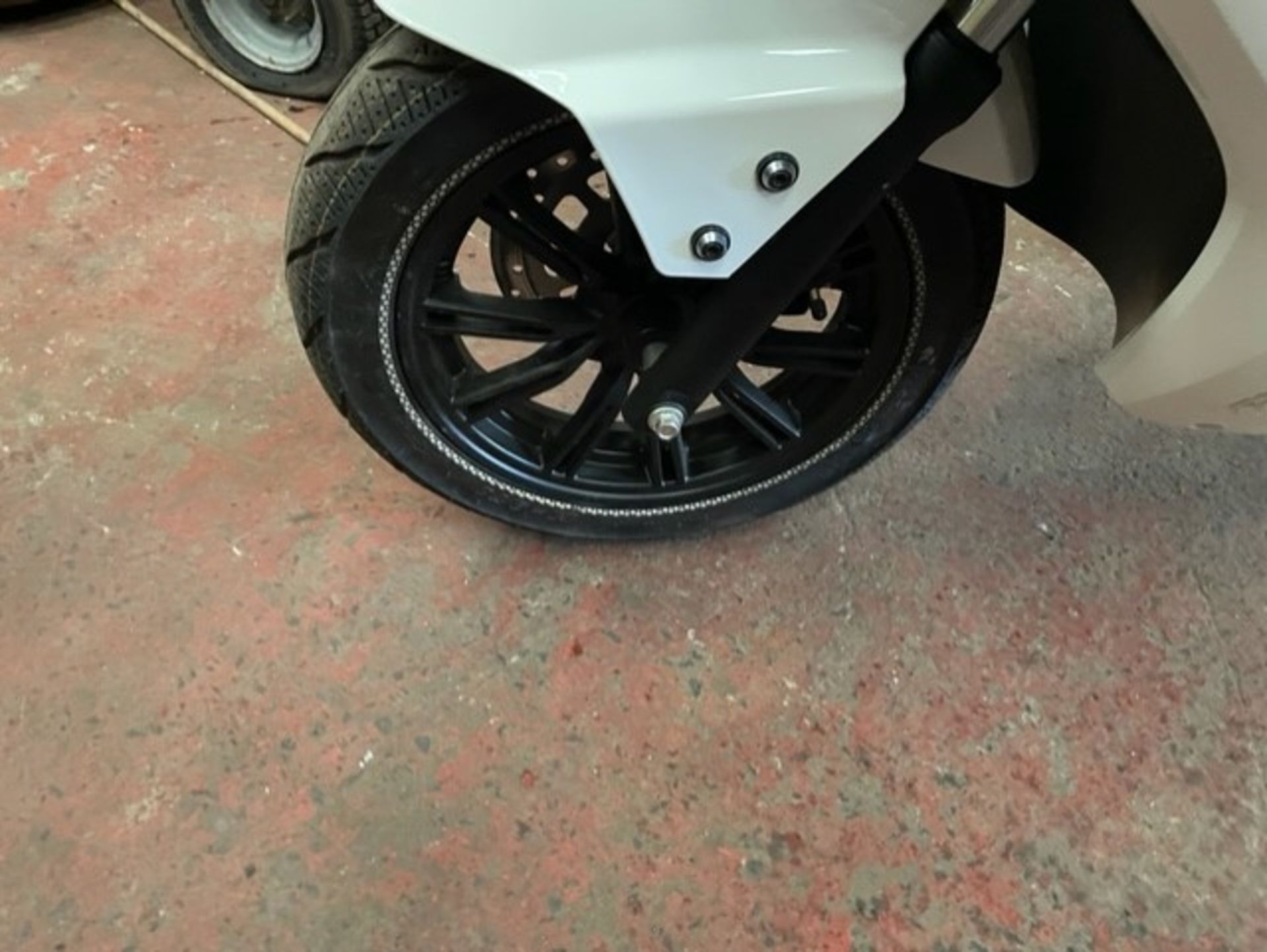 Only 1 mile on the clock we have a beautiful unused fully electric scooter with carry box it is - Image 11 of 12