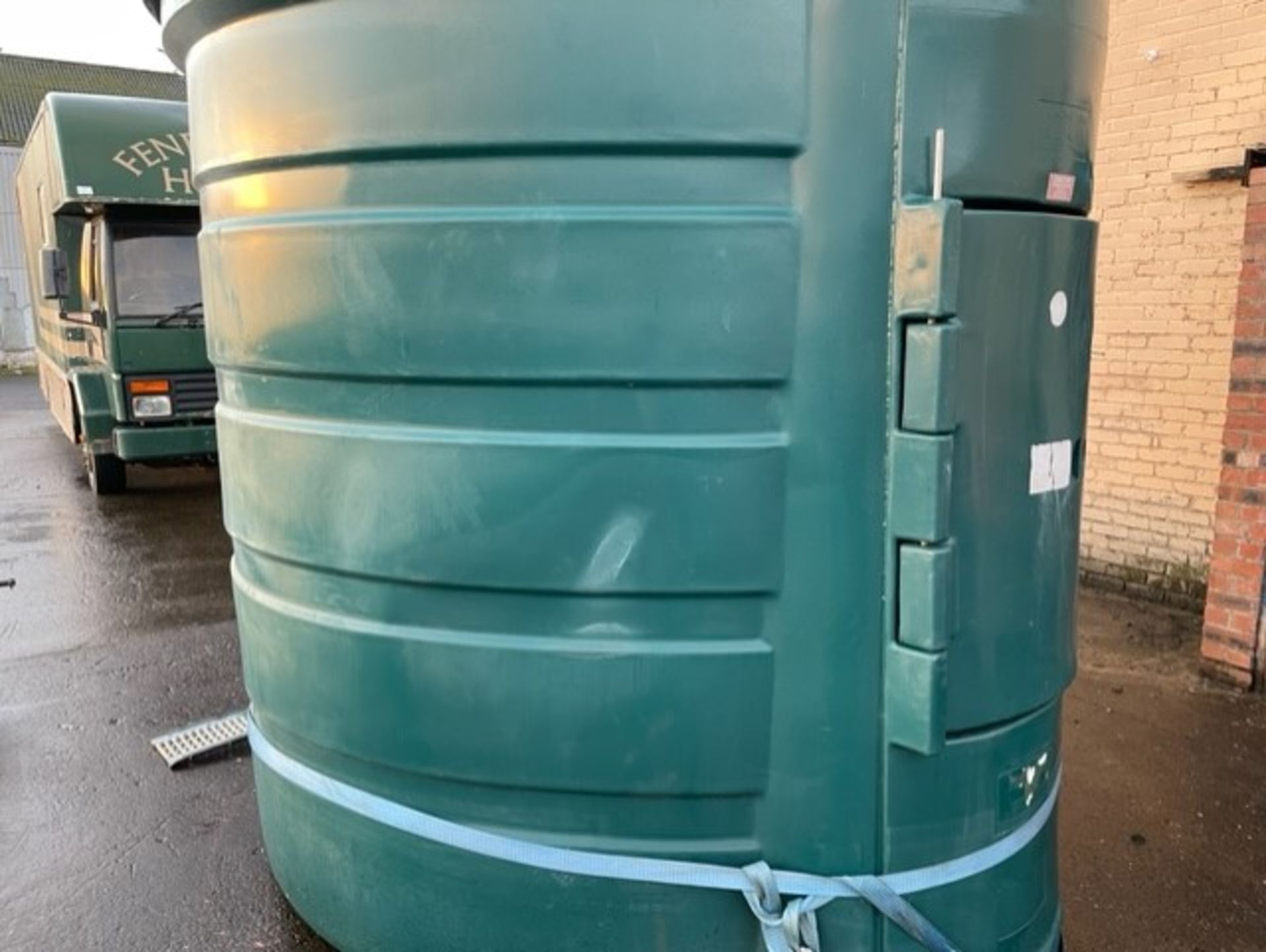 10,000 litre tank good for a lot of different things fairly new and is what it is supposed to be - Image 2 of 3