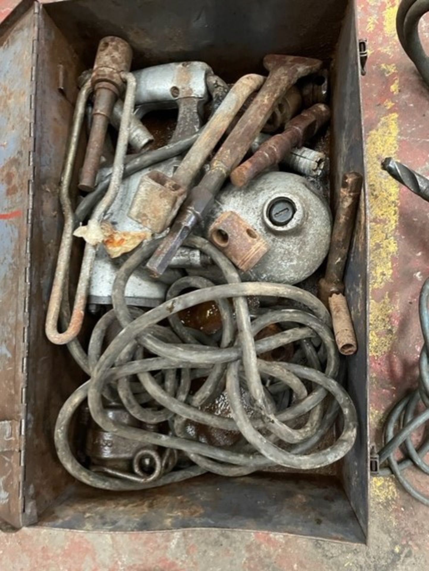 Very old 240 volt bits of machinery don’t no if valuable or scrap - Image 3 of 4