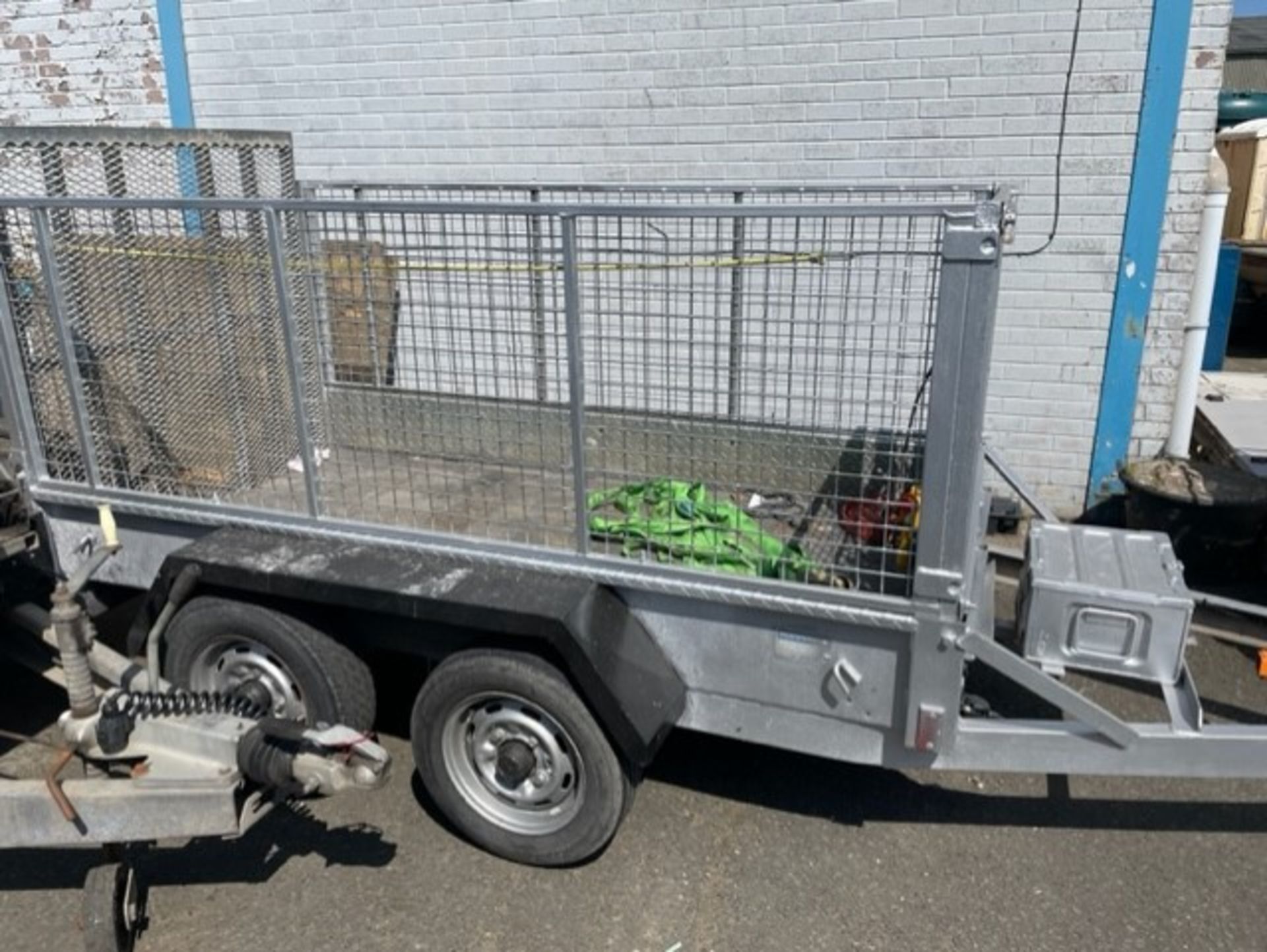 Trailer with greedy board sides good straight tows we’ll twin wheeler 10x 4 ready to tow away