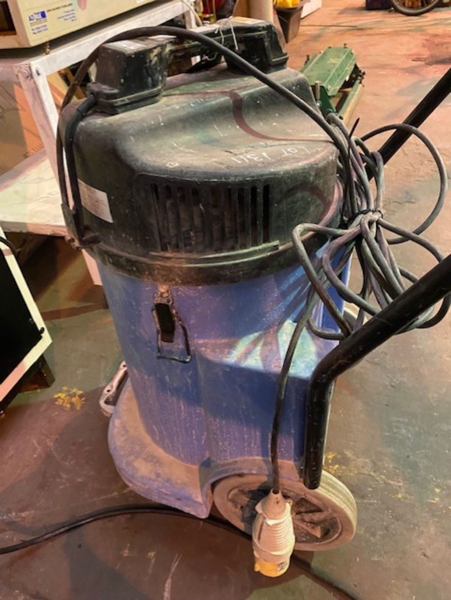 Commercial Numatic Hoover , Fires up ok - Bild 3 aus 3