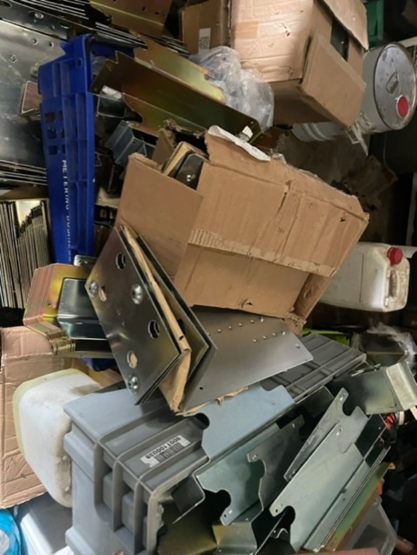 Boxes and boxes of brackets you are bidding for 1 box only