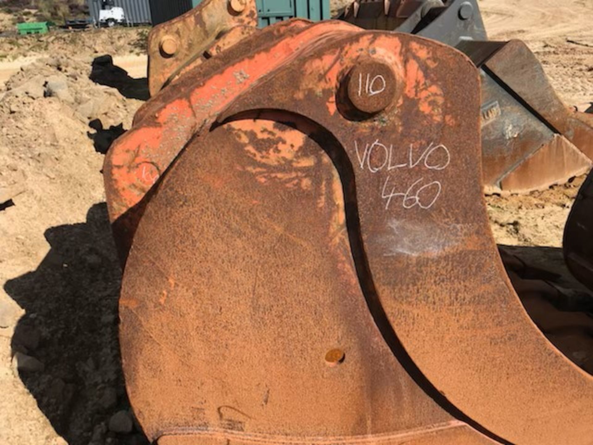 Buckets to fit Volvo 460