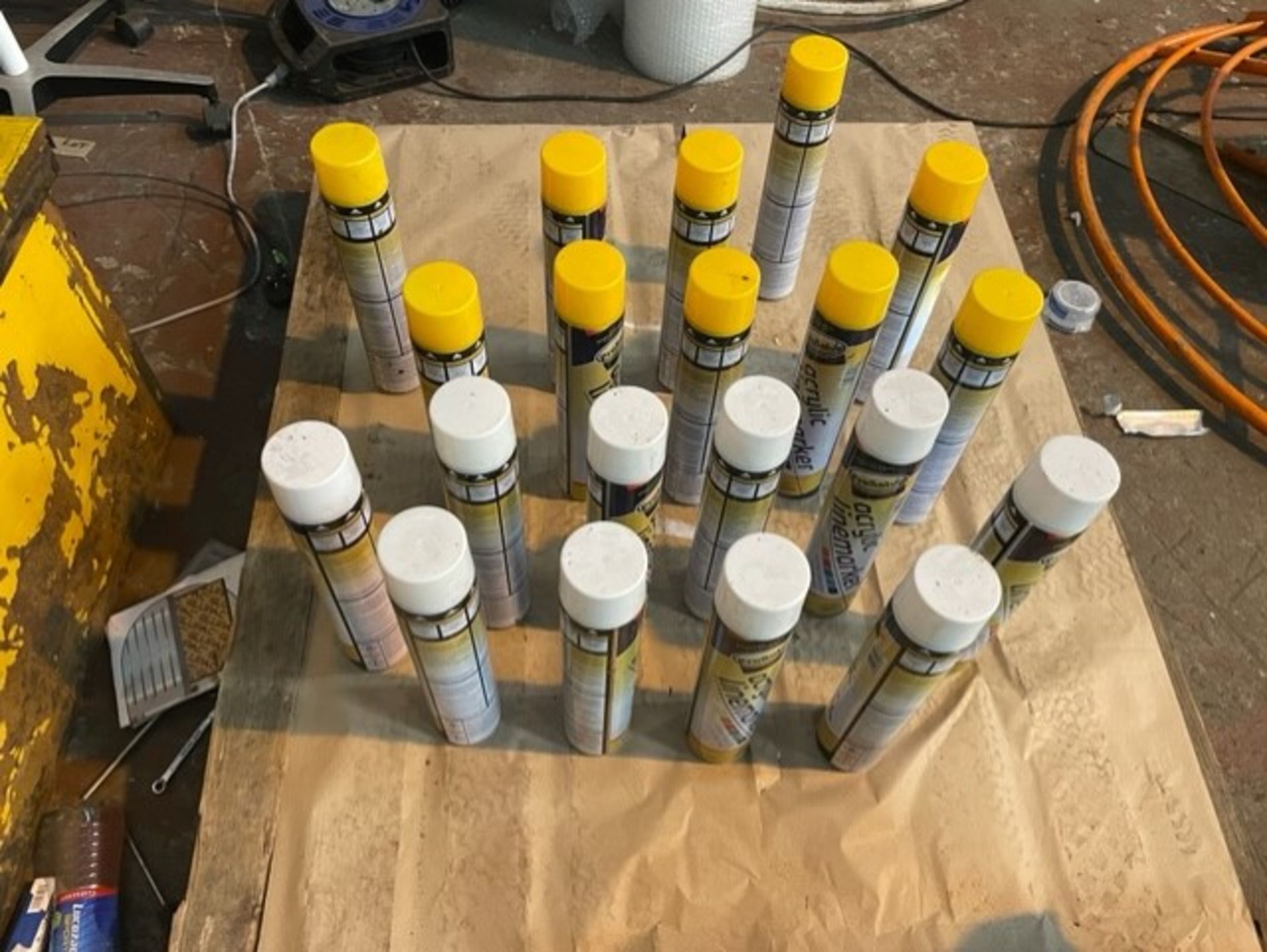 Marker spray for line marking 10 white and 10 yellow