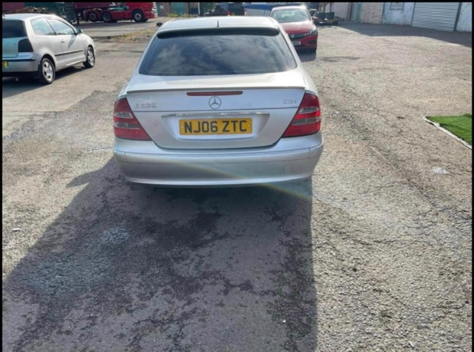Mercedes E320 CDI 103k genuine miles ,as per pictures has scratches as shown in photos but is all in - Bild 4 aus 14