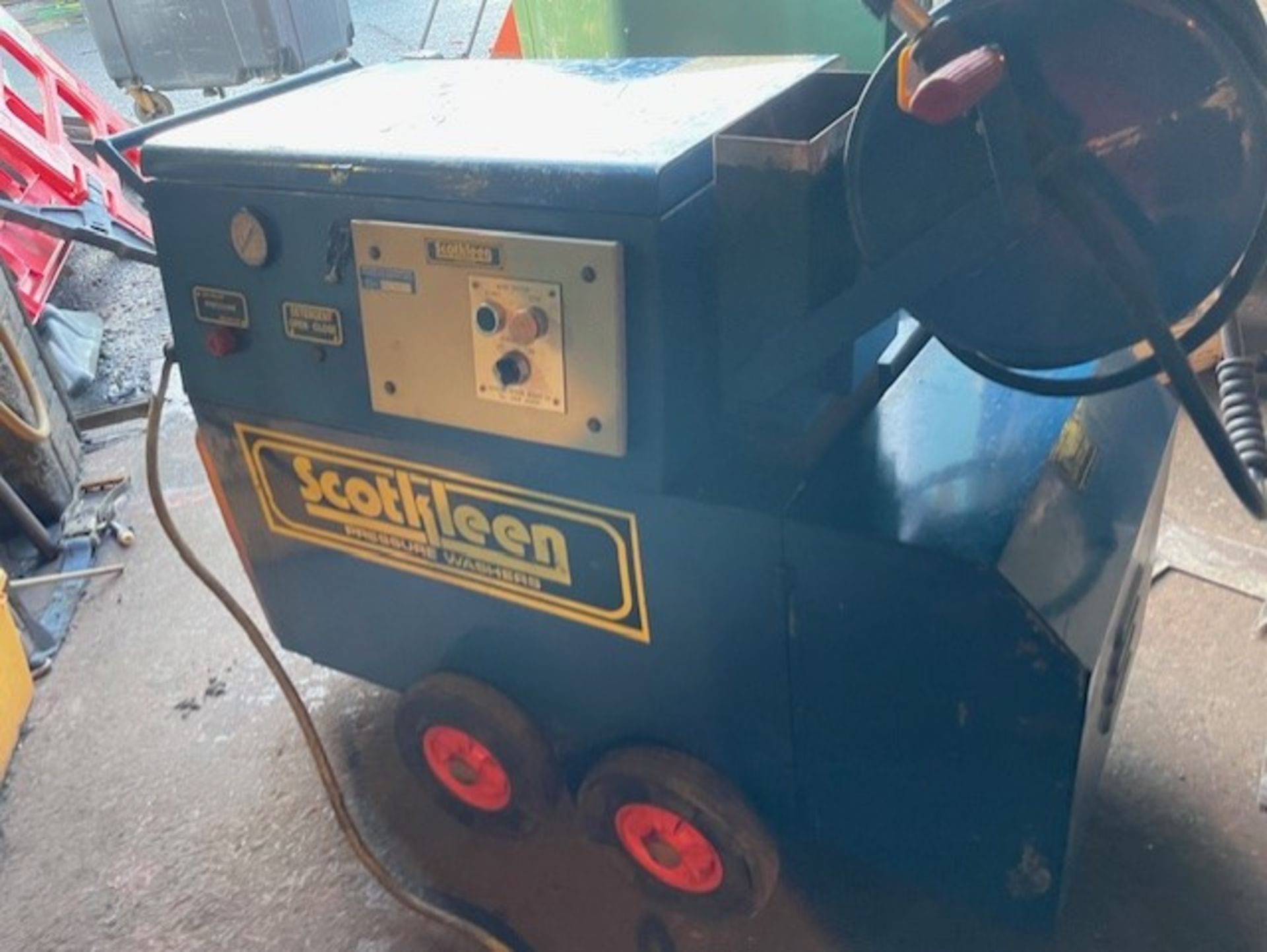 Real old school piece of kit it’s a scotklean 1200 hot wash it is a 110 volt on the 32 amp the - Image 7 of 7