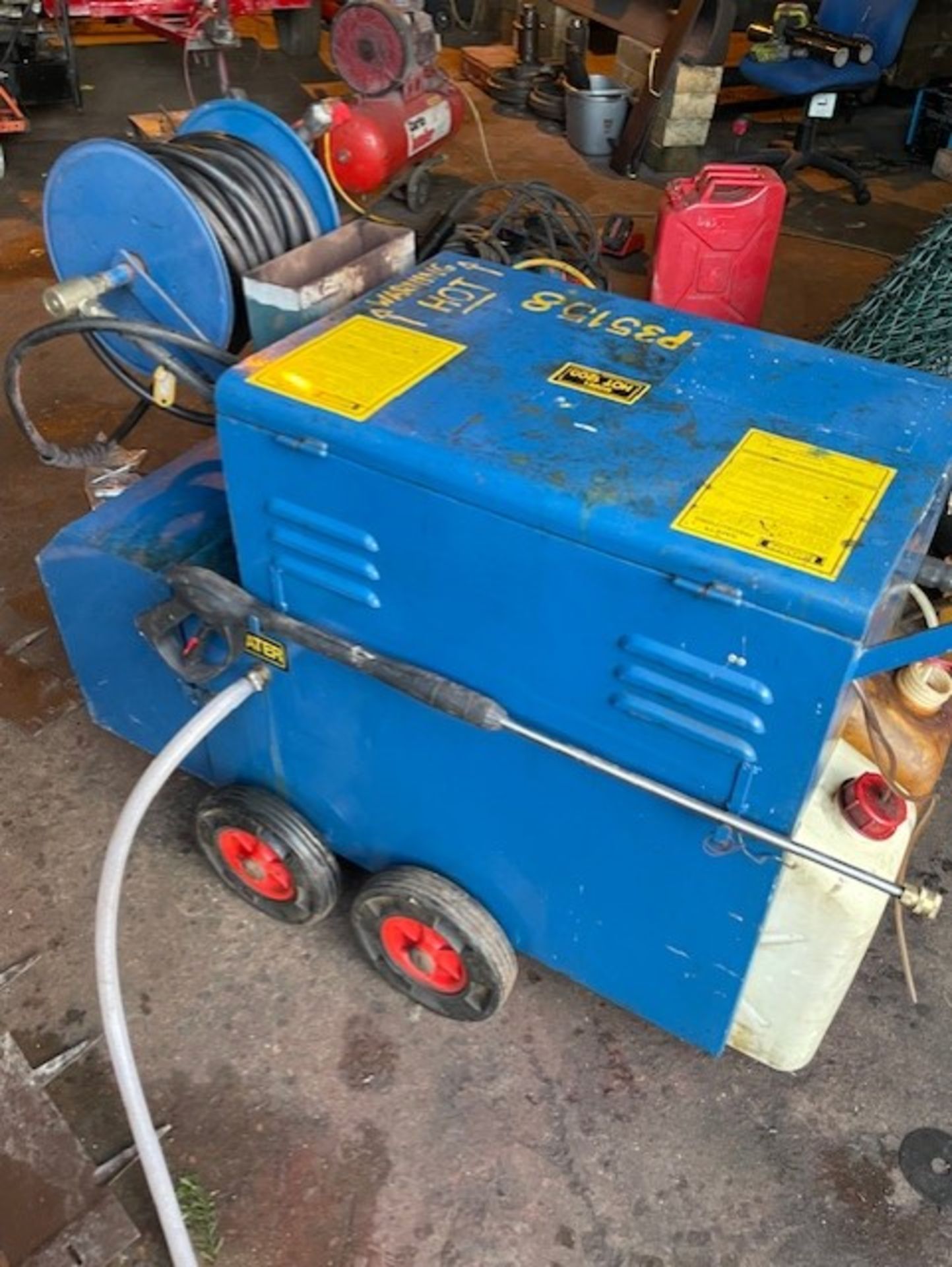 Real old school piece of kit it’s a scotklean 1200 hot wash it is a 110 volt on the 32 amp the - Image 6 of 7