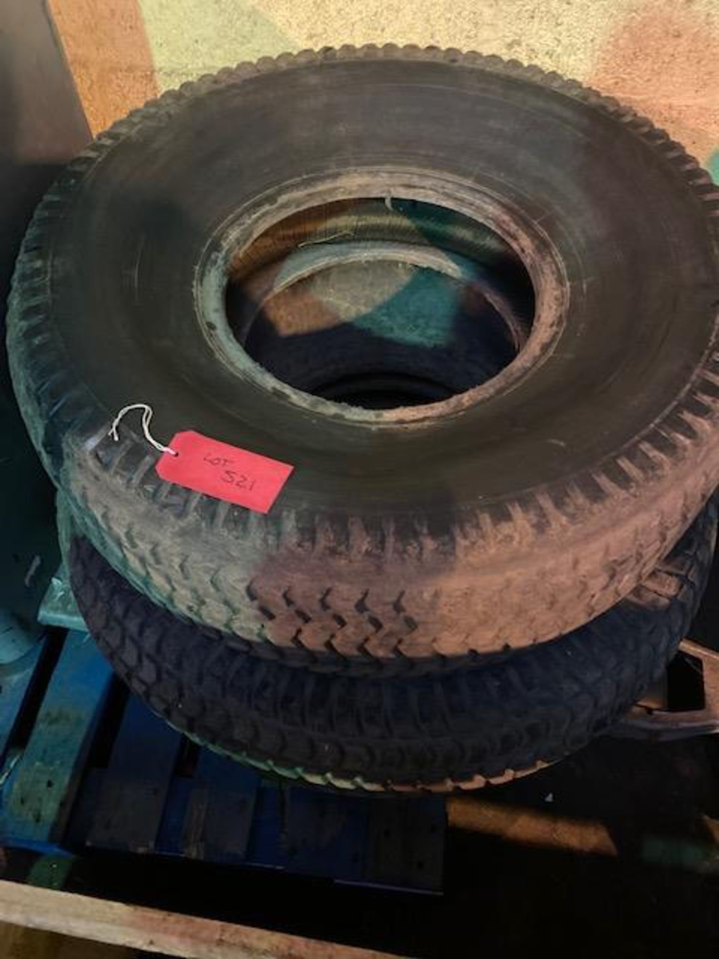 2 Turf Tyres 13616