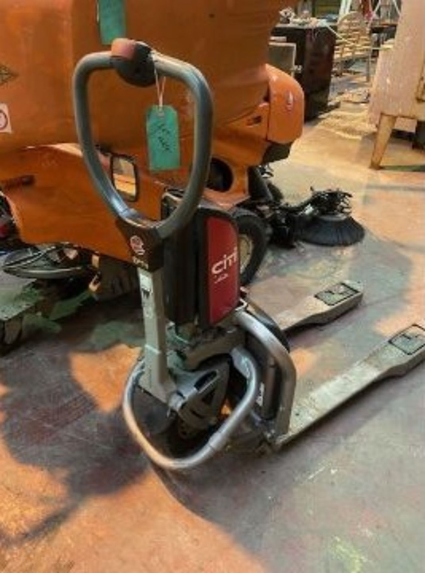 Linde City Pallet truck battery operated but no battery included