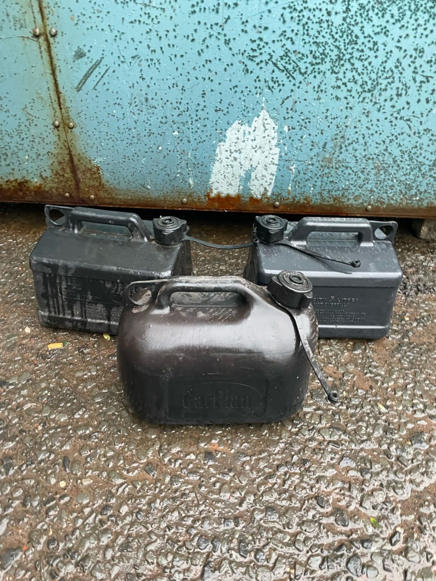 3x black 5L fuel cans. Good condition