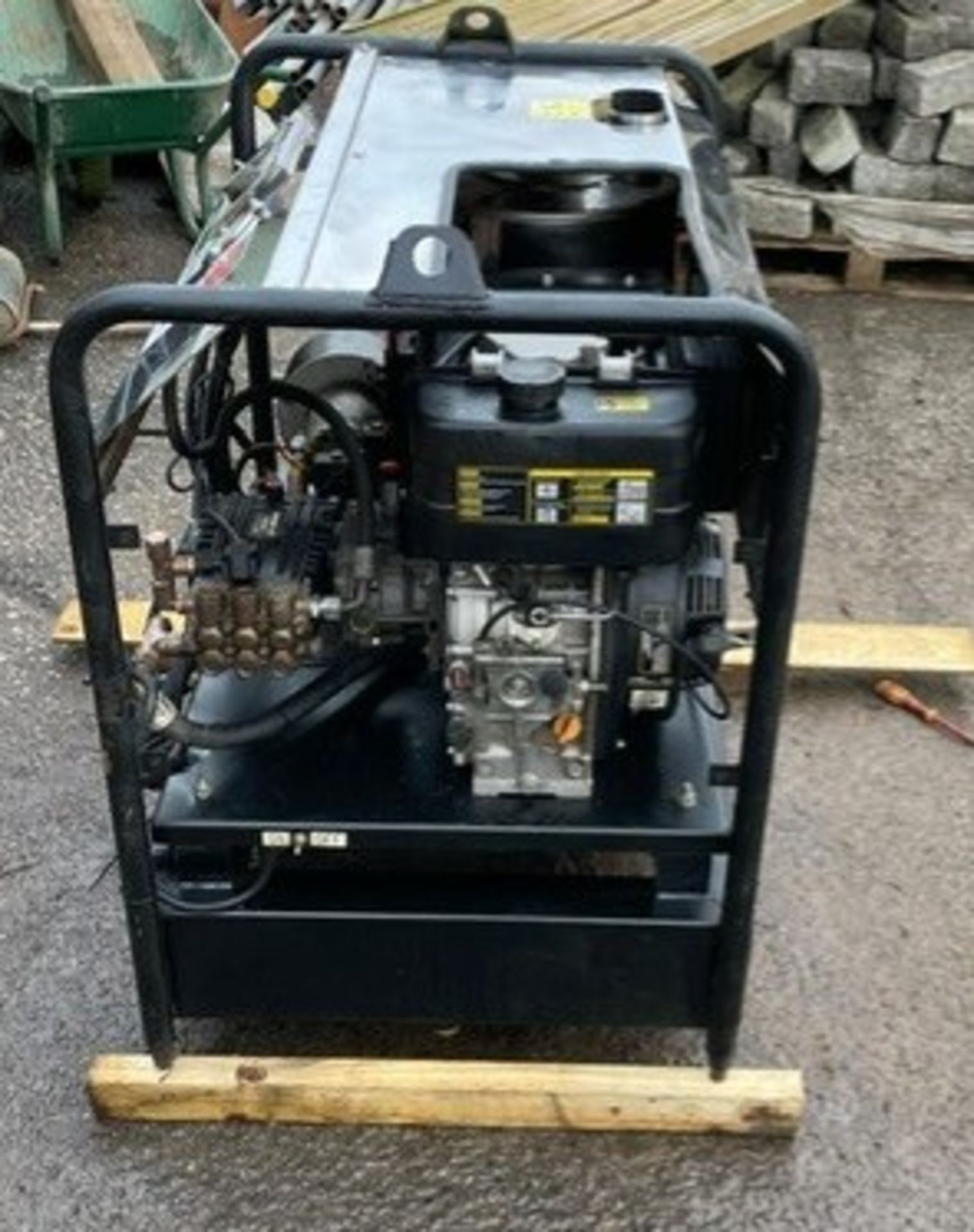 V tuff steam cleaner huge pressure 21 litre minute diesel with hose n lance these machines are 14k - Image 2 of 6