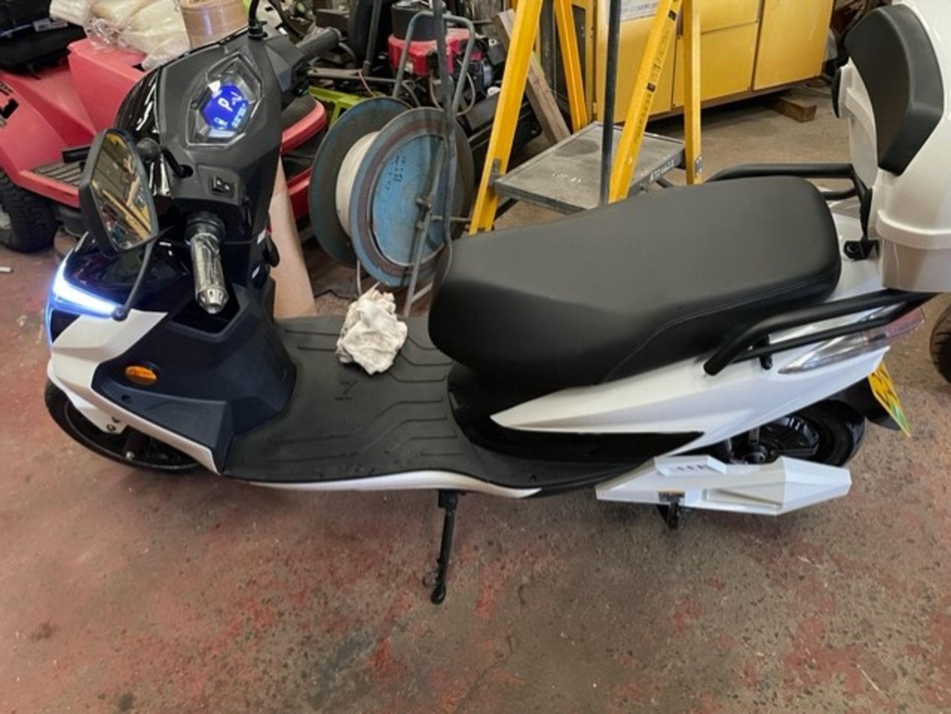 Only 1 mile on the clock we have a beautiful unused fully electric scooter with carry box it is - Image 2 of 10