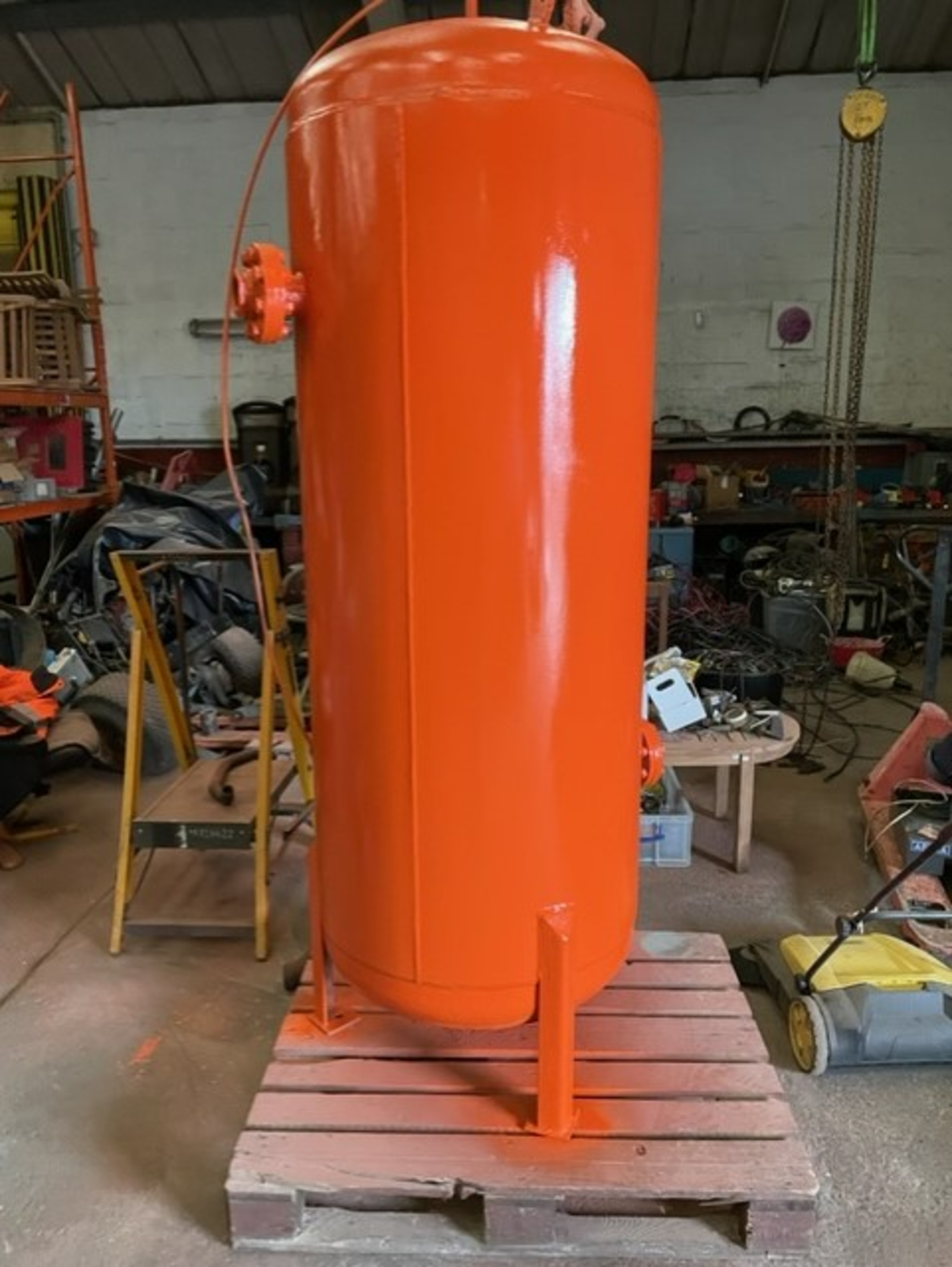 Air reserve receiver 875 litre tank restored back to new ready for work - Image 2 of 6