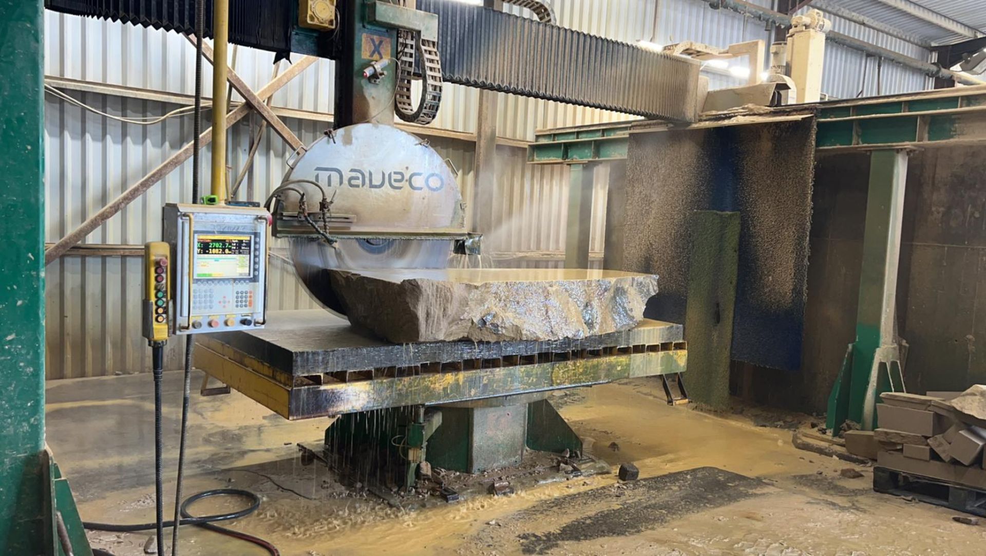 Maveco 1200 automatic Stone Saw Still in use every day Good condition  cuts like new well serviced - Bild 4 aus 6