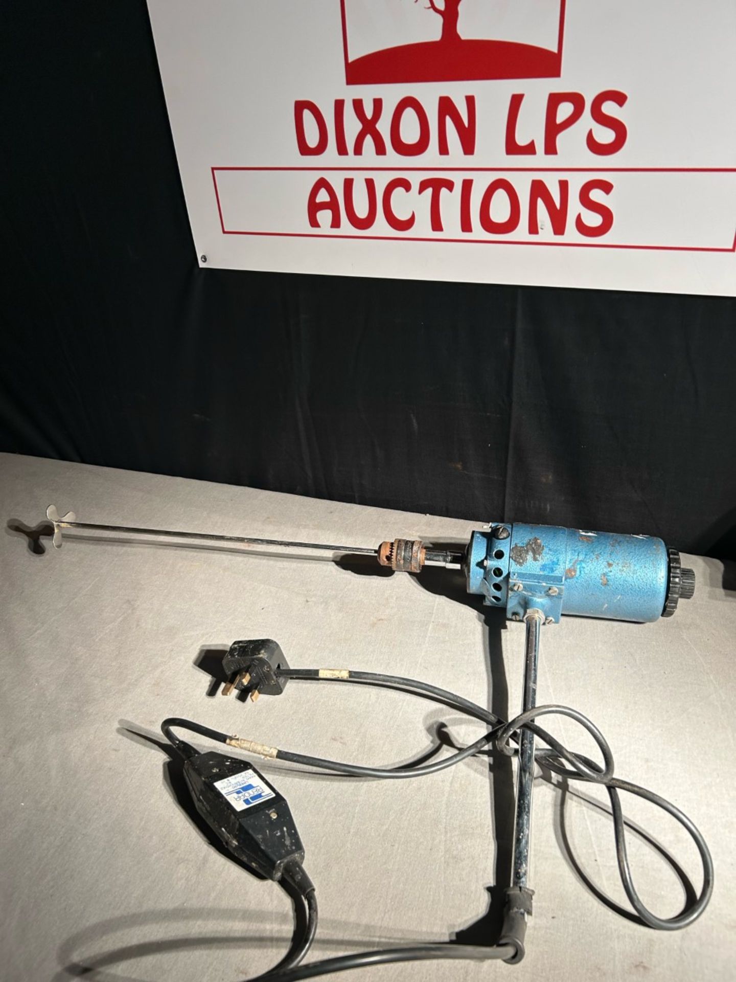 Citenco 240v motor with chuck and little mixer attachment. Full working order as seen in video