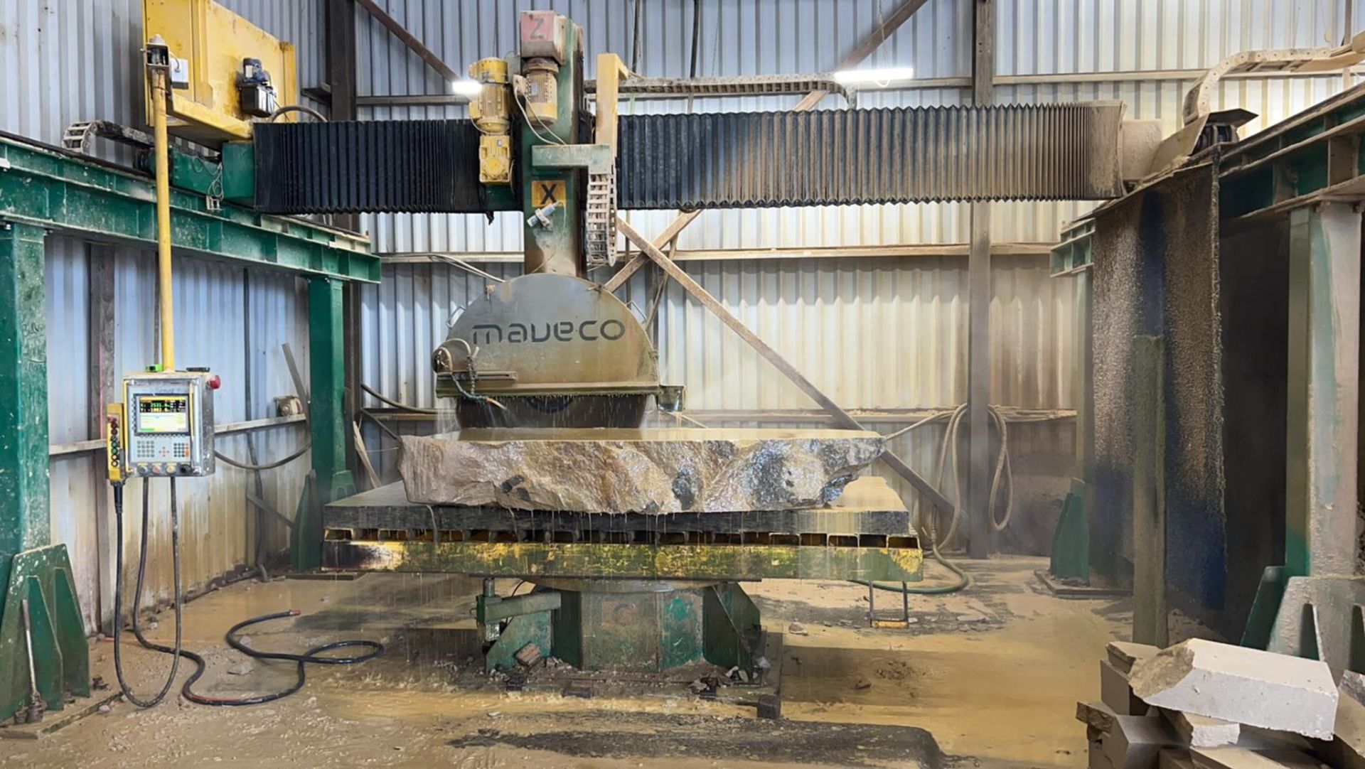 Maveco 1200 automatic Stone Saw Still in use every day Good condition  cuts like new well serviced - Bild 6 aus 6