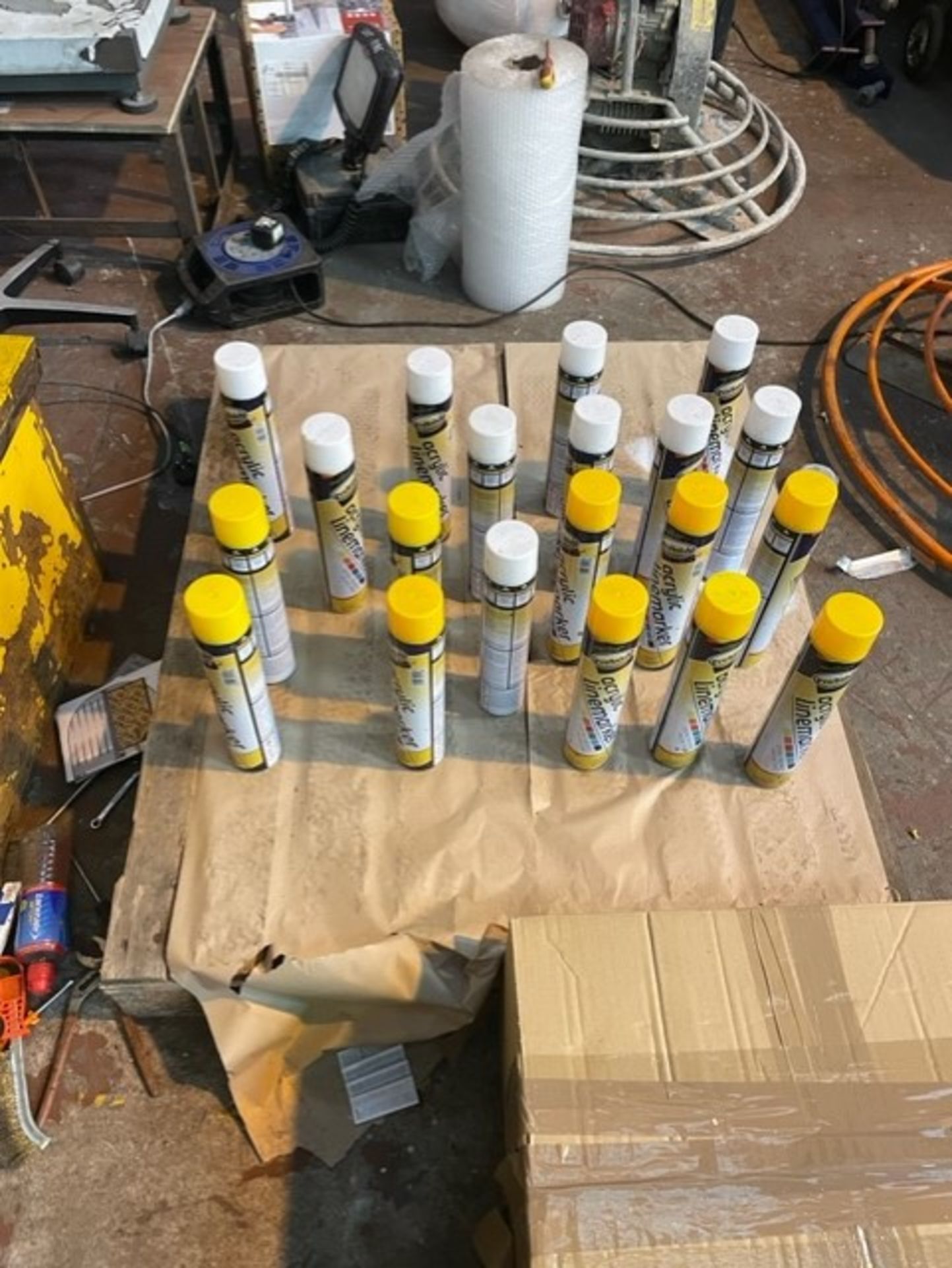 Line marker spray 10 white 10 yellow