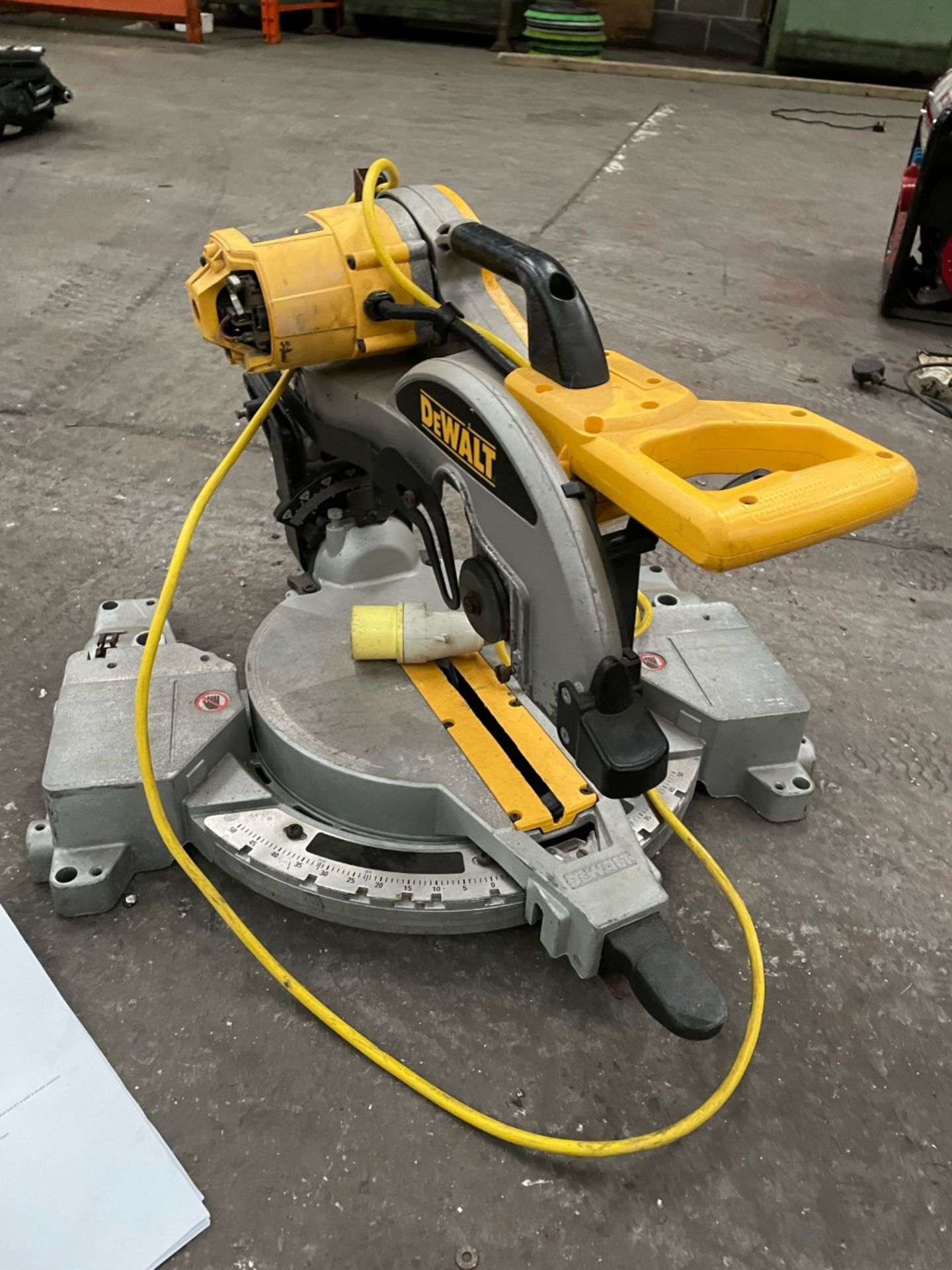 Dewalt 110v mitre saw model DW716-LX , no back plate