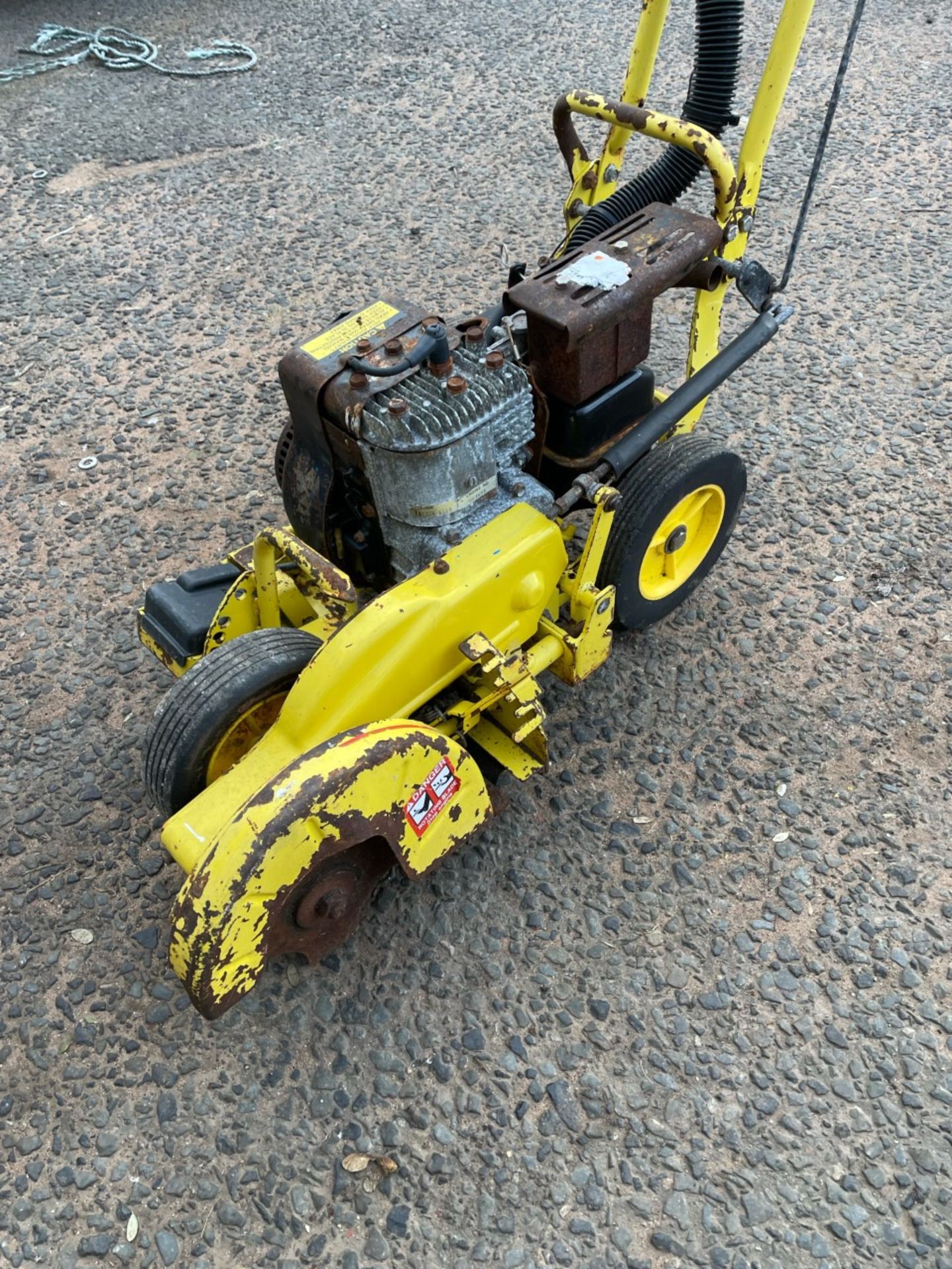 John deere E35 lawn edger. Spares or repair - Image 2 of 3