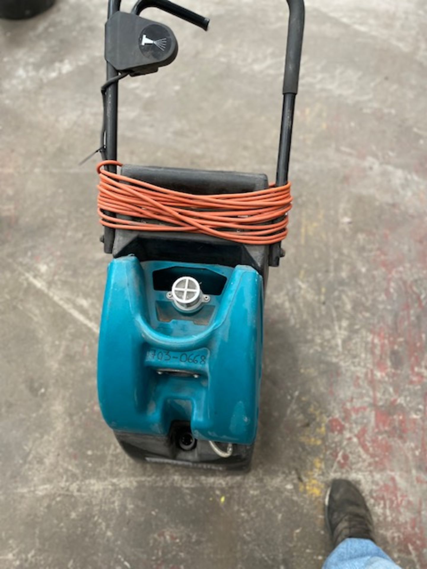 Sweeper 240 volt works but needs a new brush for underneath