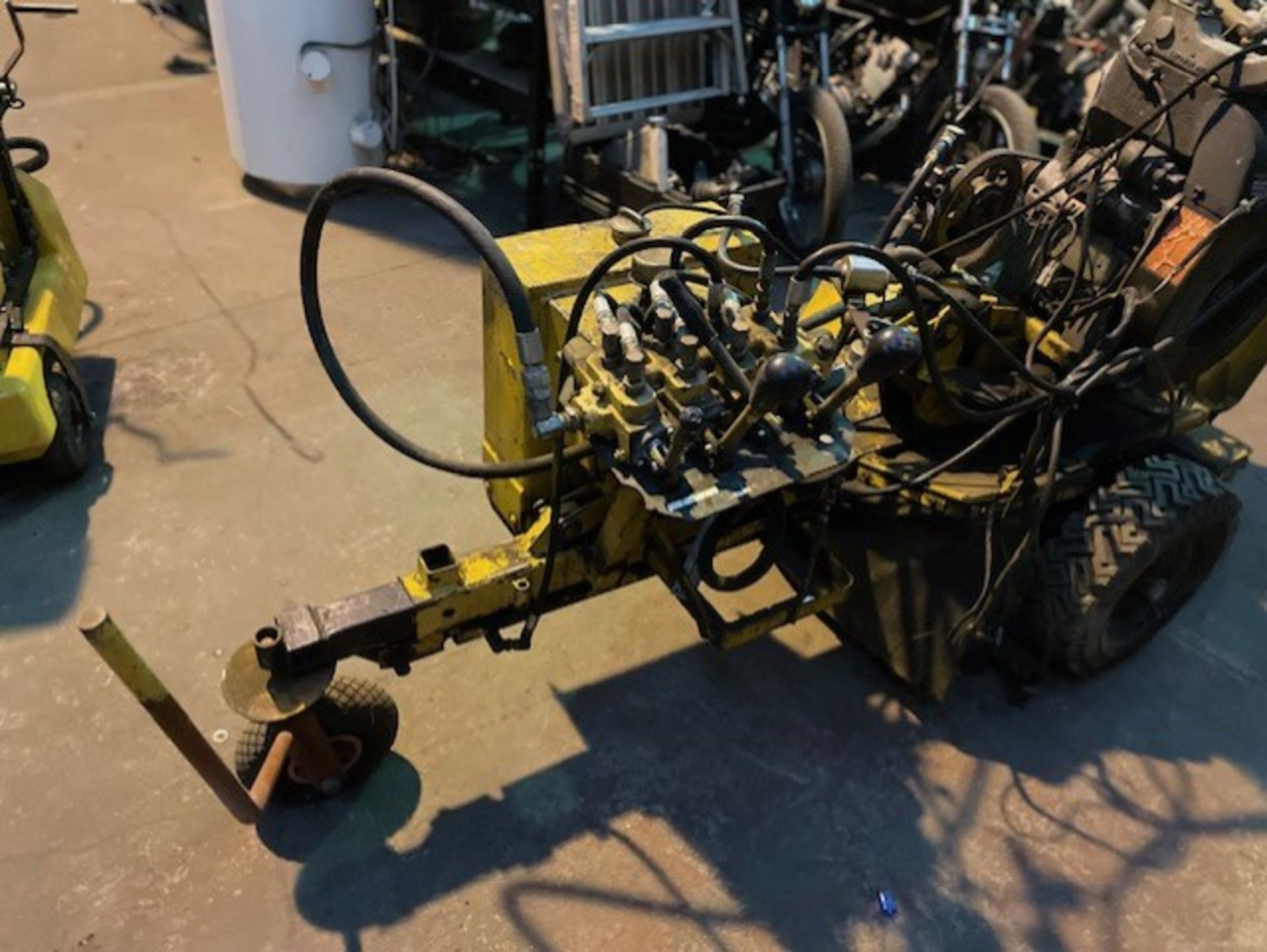 Stump grinder rayco 1620 with a diesel engine al together from belts to frame rare machine locking - Image 7 of 7