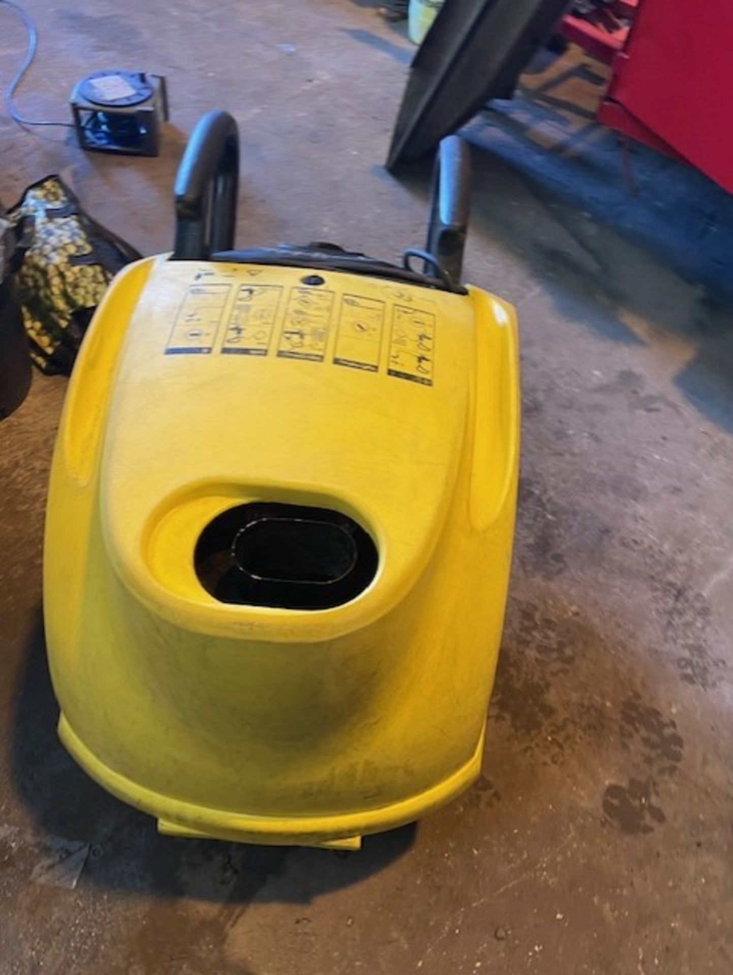 Karcher hot and cold pressure washer hds551 c model it’s in good condition still comes with hose and - Bild 5 aus 10