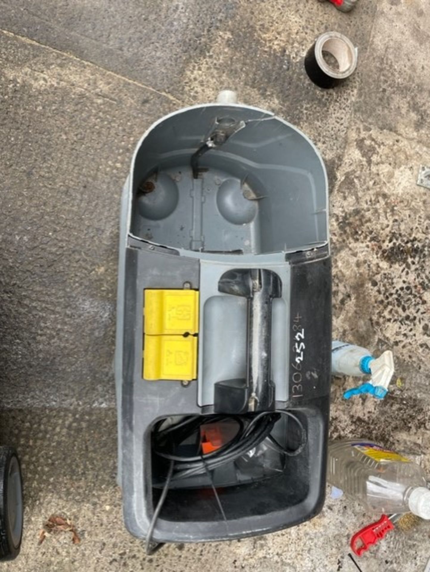 Karcher professional puzzi 100 all there 240 volt & Karcher puzzi for spares - Image 2 of 2