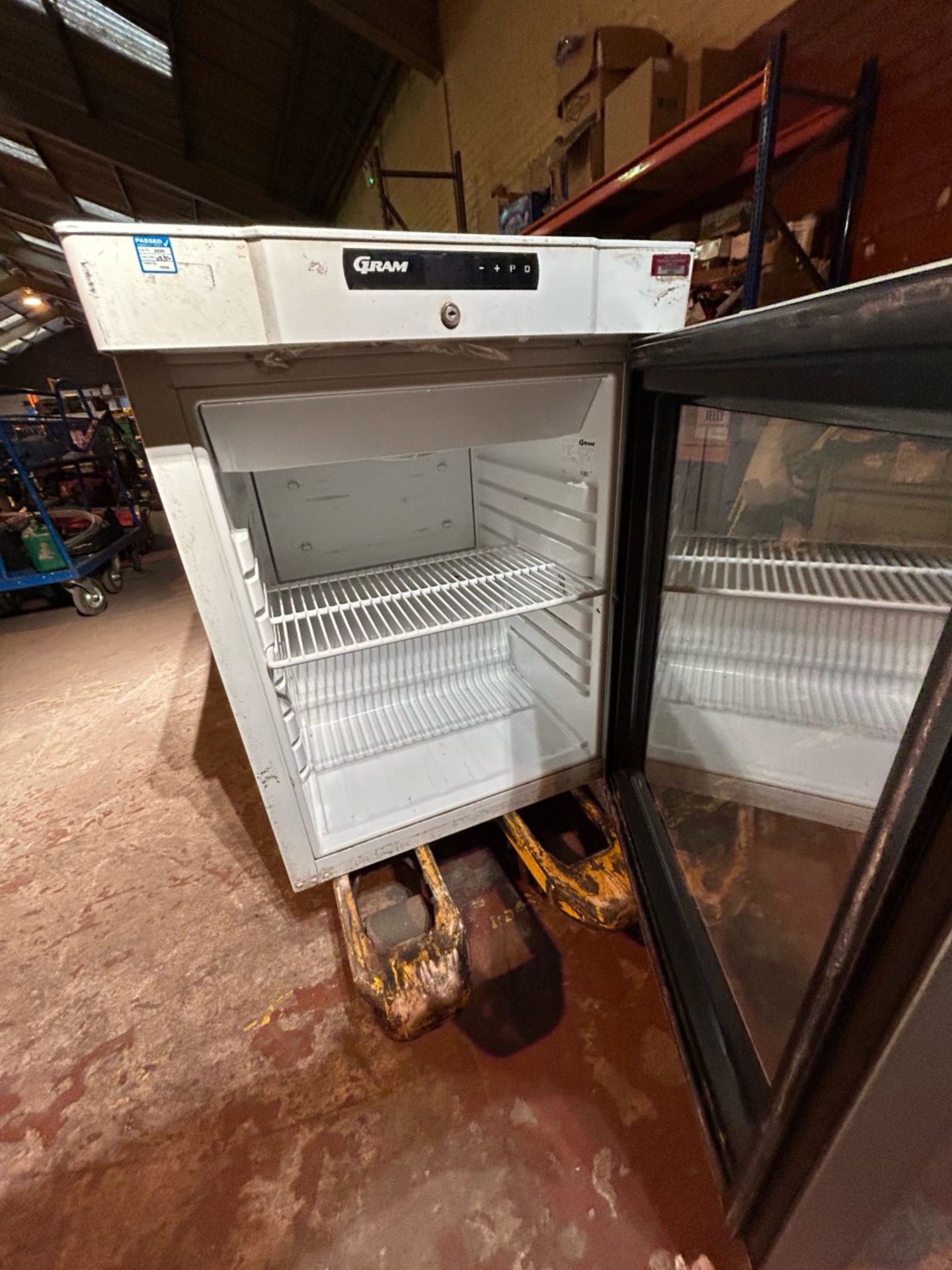 Gram KG210 LG 3W glass front under counter fridge. - Image 3 of 3