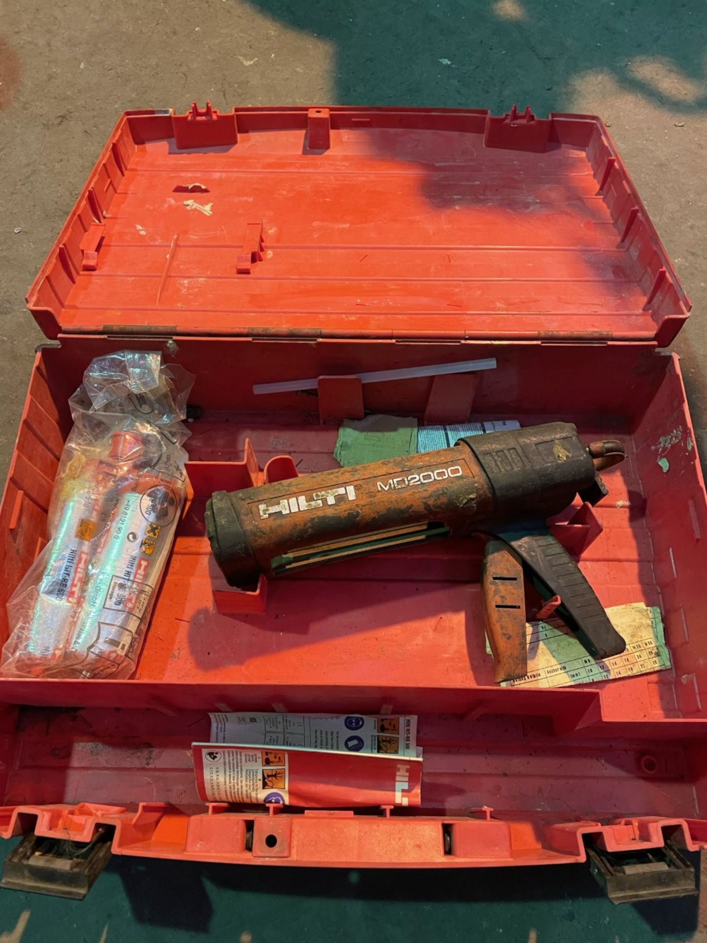 Hilti MD2000 adhesive dispenser